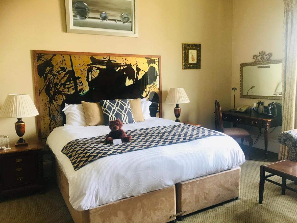 Clarence Court Hotel Cheltenham Bagian luar foto