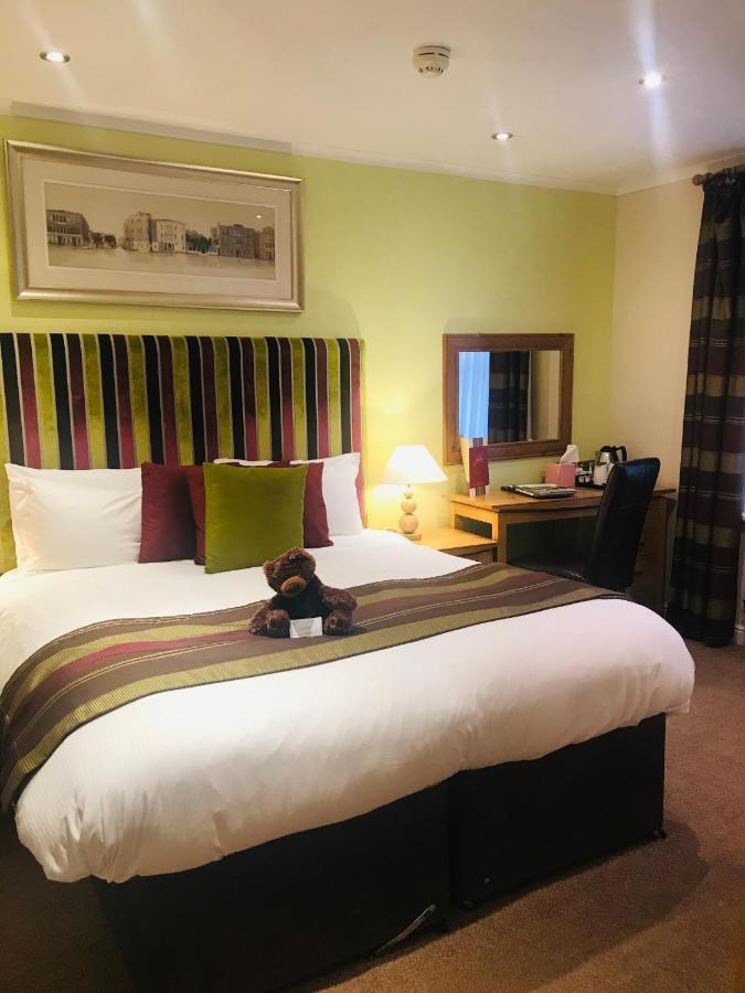 Clarence Court Hotel Cheltenham Bagian luar foto