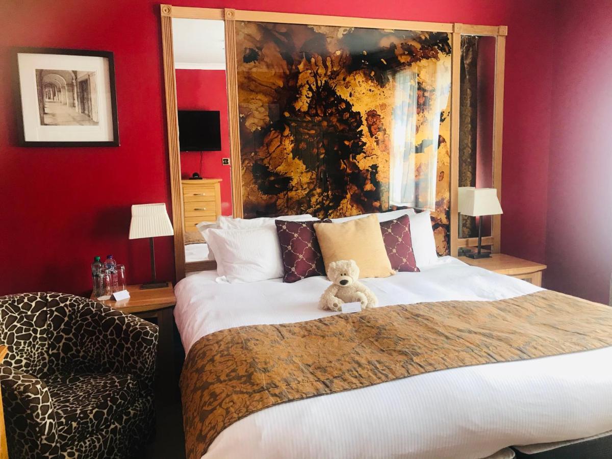 Clarence Court Hotel Cheltenham Bagian luar foto