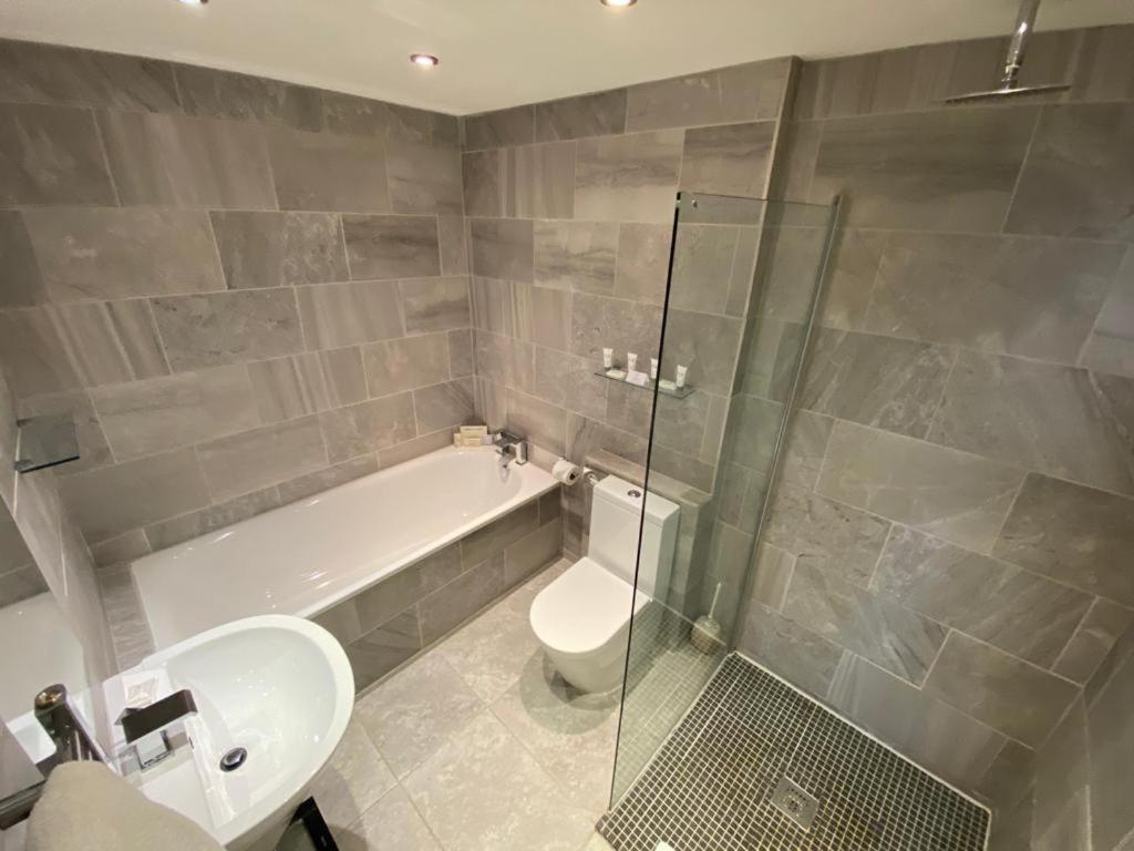 Clarence Court Hotel Cheltenham Bagian luar foto