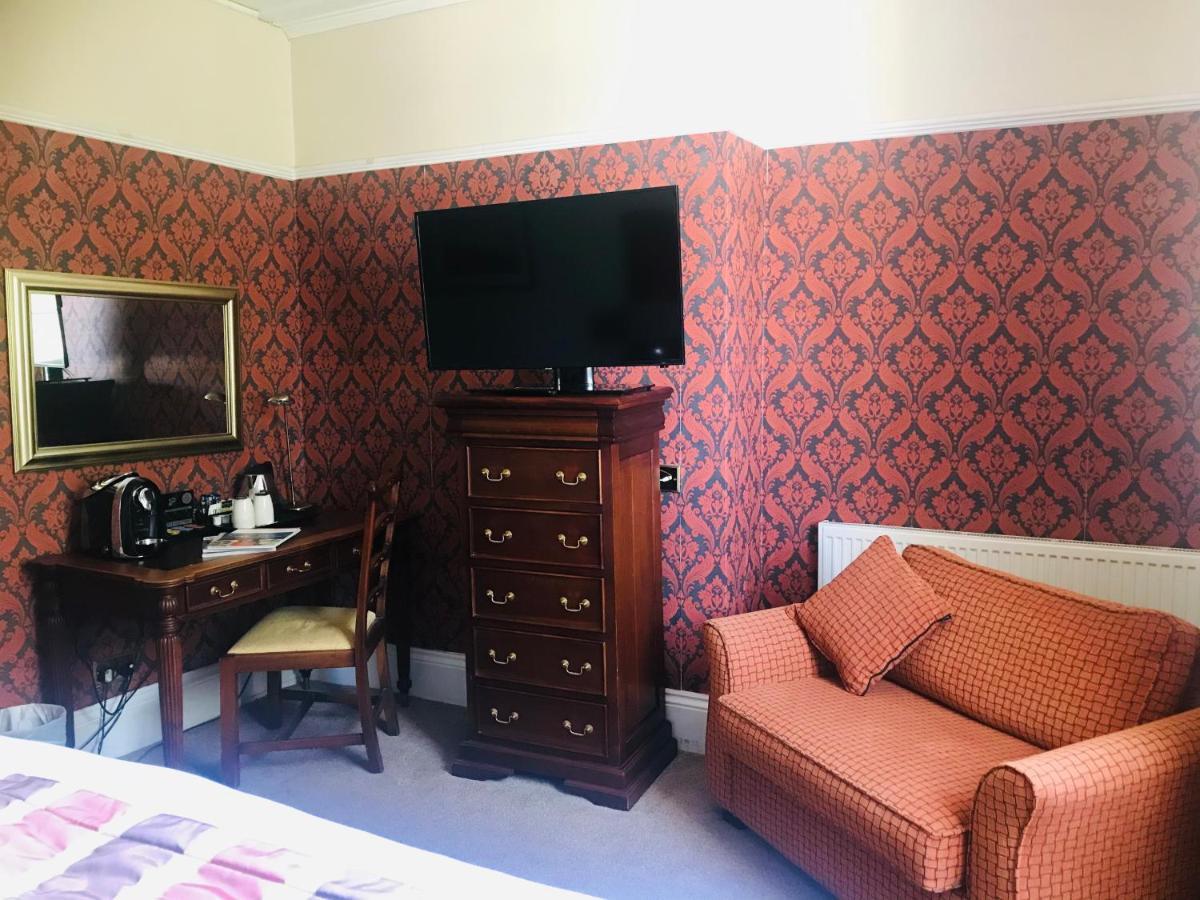 Clarence Court Hotel Cheltenham Bagian luar foto