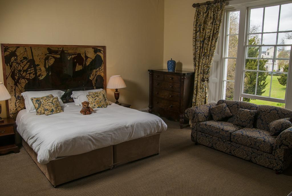 Clarence Court Hotel Cheltenham Bagian luar foto