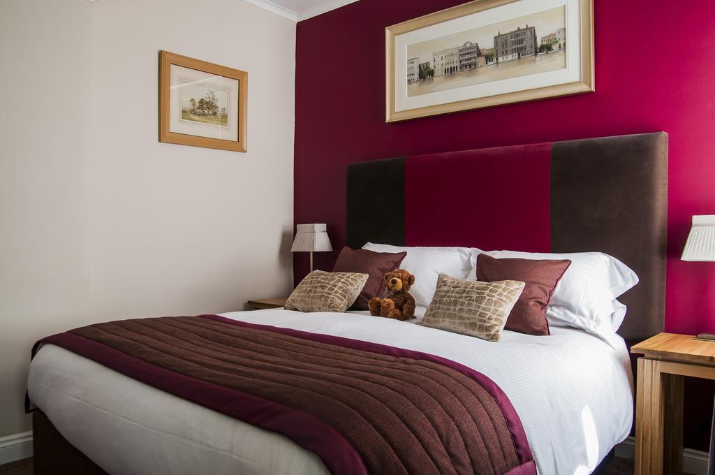 Clarence Court Hotel Cheltenham Bagian luar foto