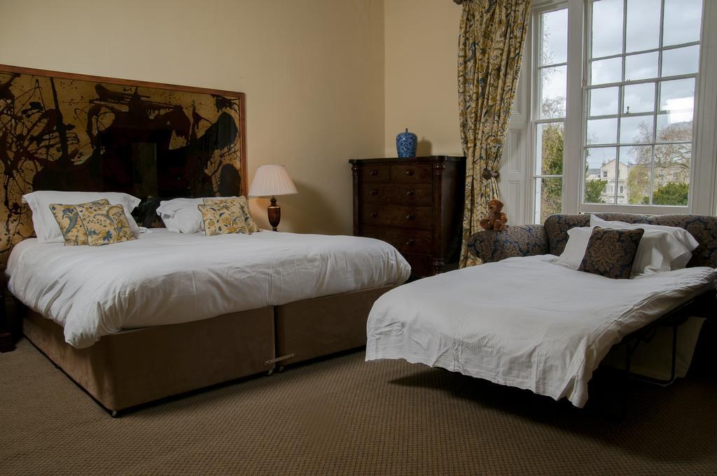 Clarence Court Hotel Cheltenham Bagian luar foto