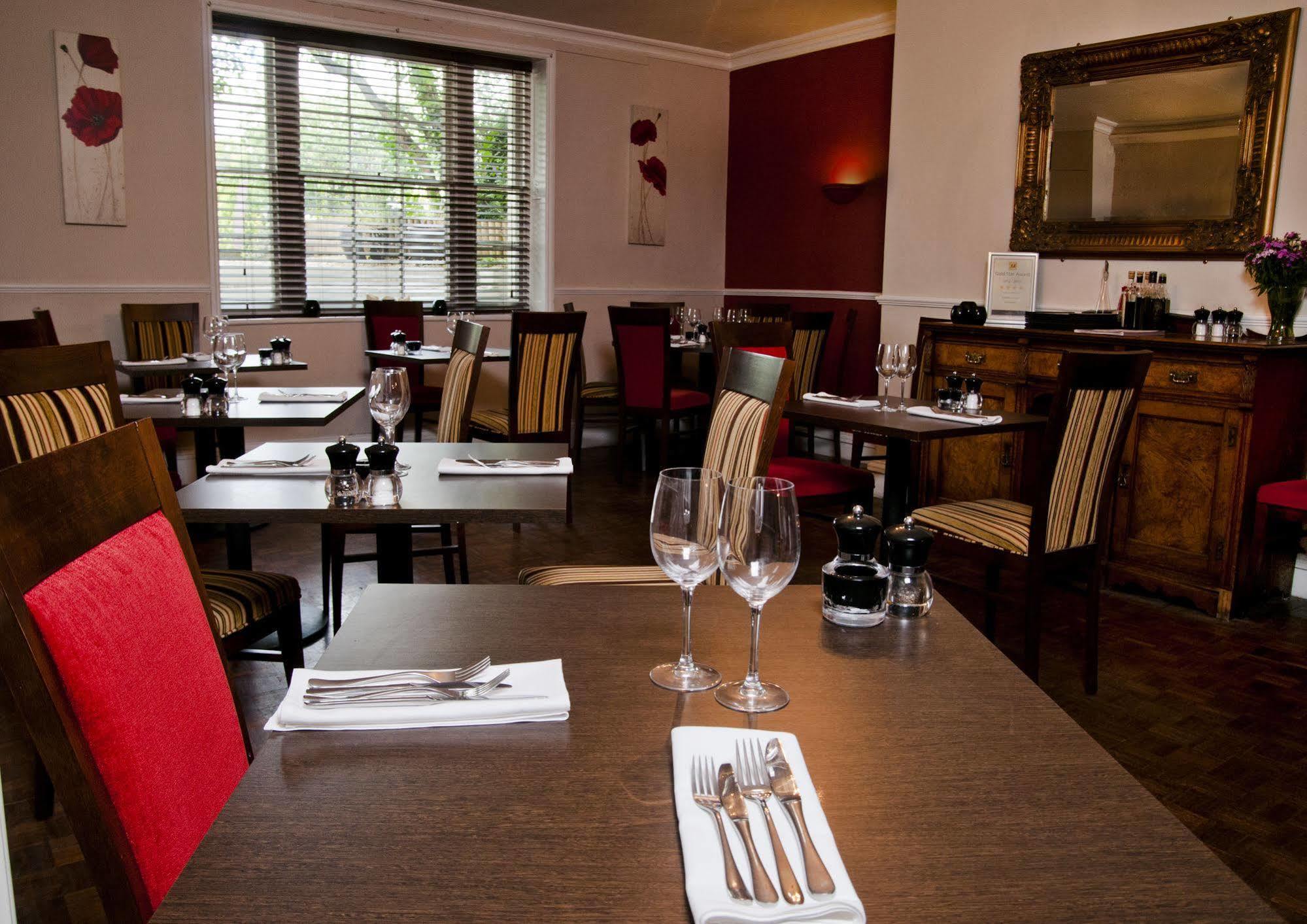 Clarence Court Hotel Cheltenham Bagian luar foto