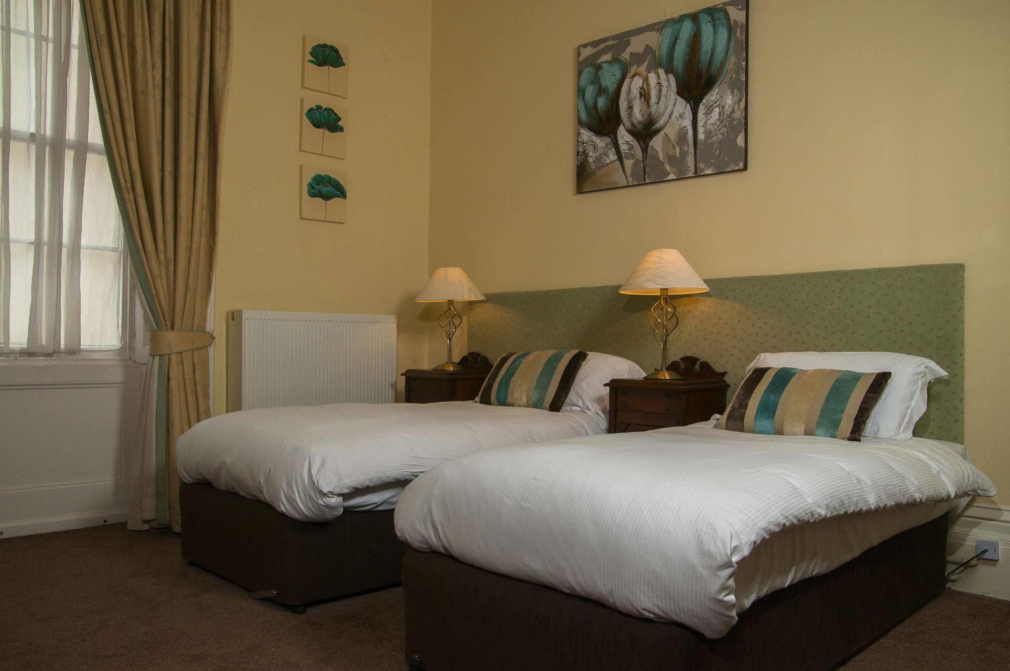 Clarence Court Hotel Cheltenham Bagian luar foto