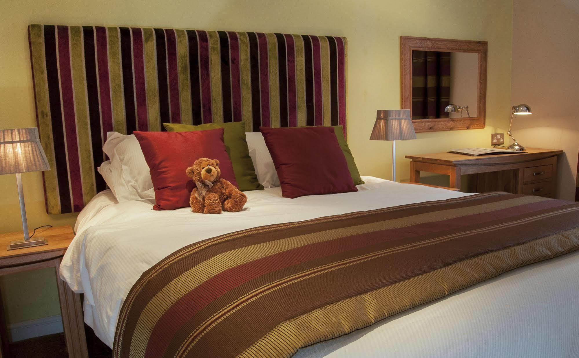 Clarence Court Hotel Cheltenham Bagian luar foto