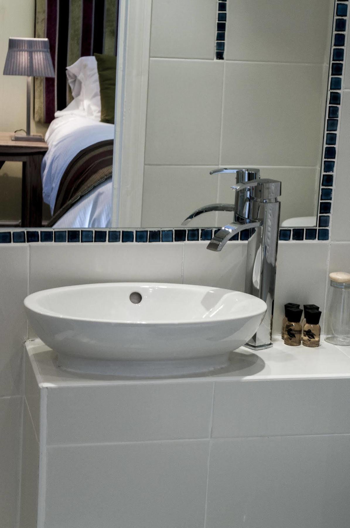 Clarence Court Hotel Cheltenham Bagian luar foto
