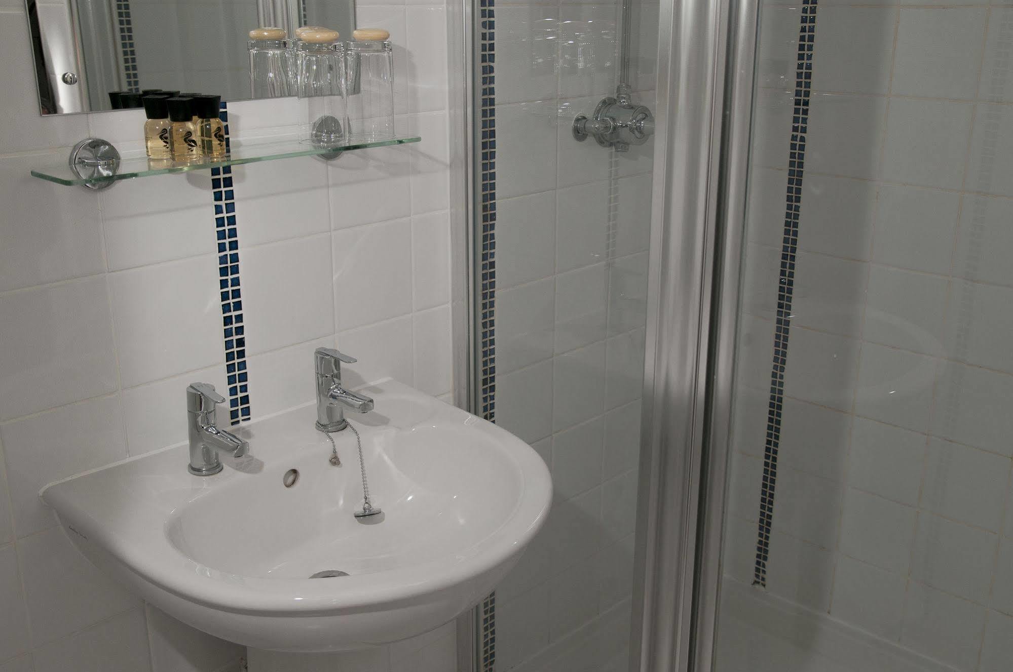 Clarence Court Hotel Cheltenham Bagian luar foto