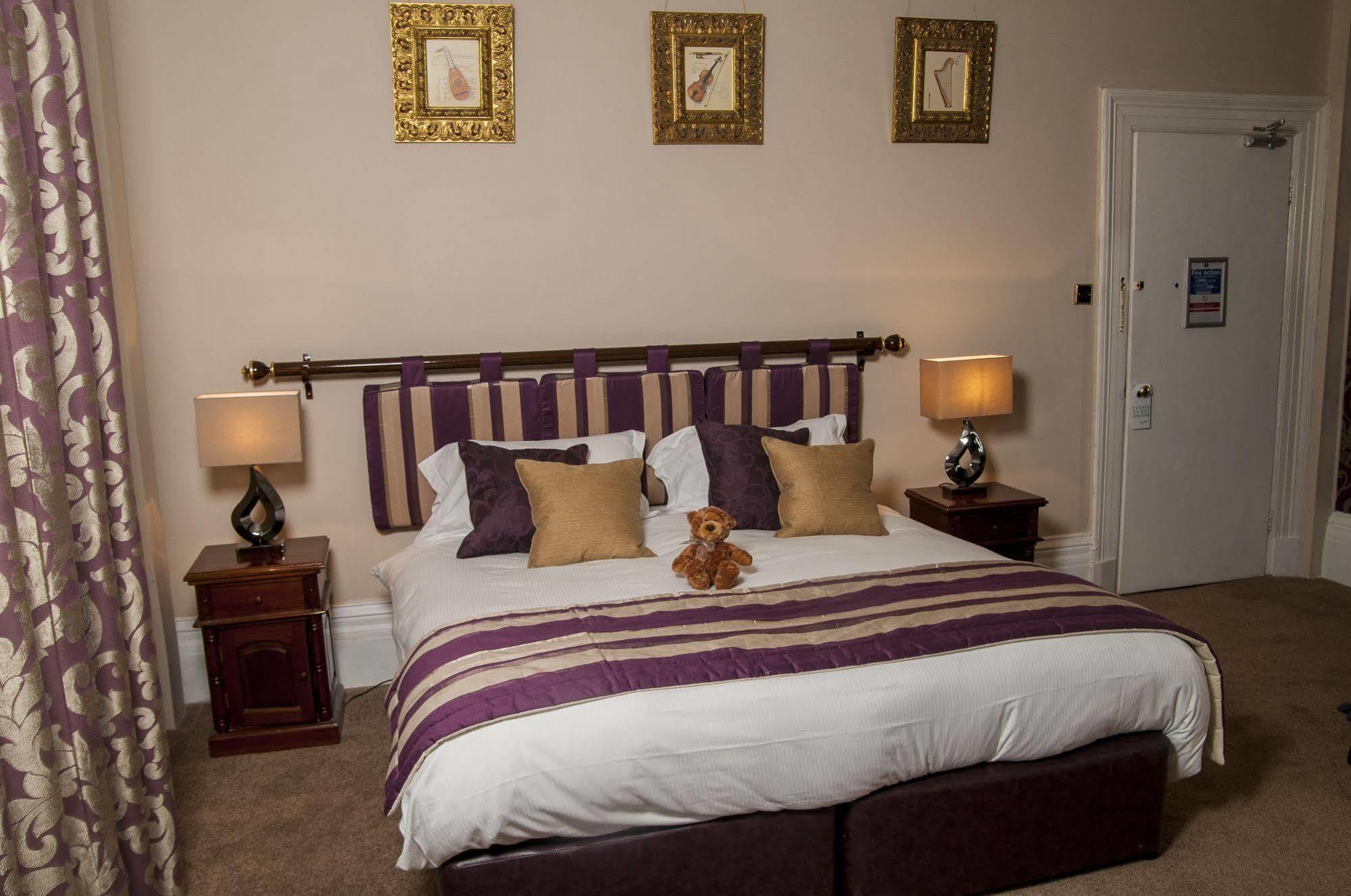 Clarence Court Hotel Cheltenham Bagian luar foto