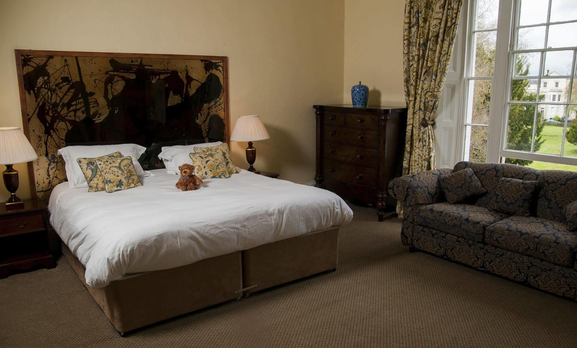 Clarence Court Hotel Cheltenham Bagian luar foto